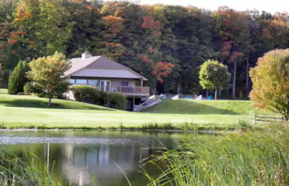 Bay Meadows GC: clubhouse