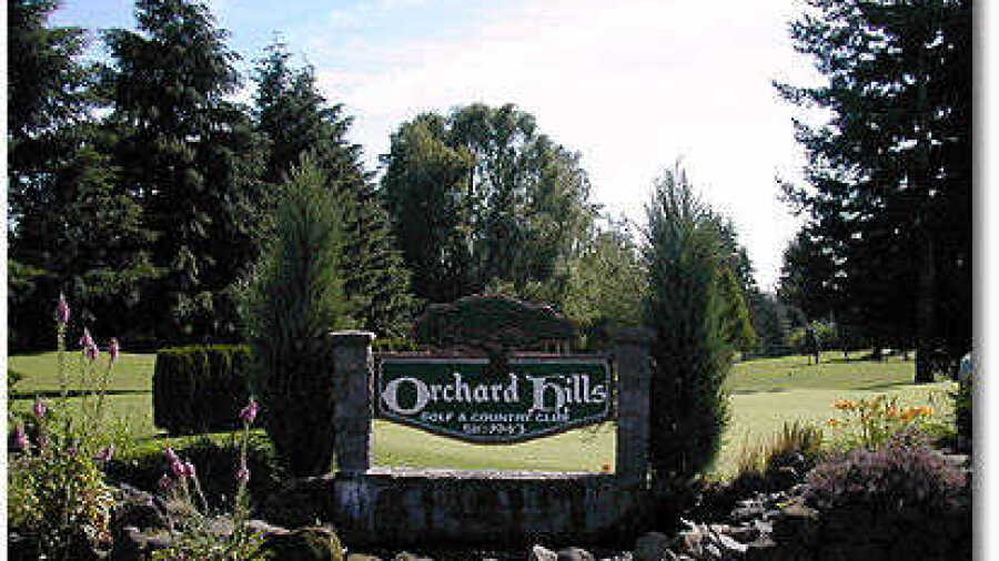 Orchard Hills CC: Entry to Course