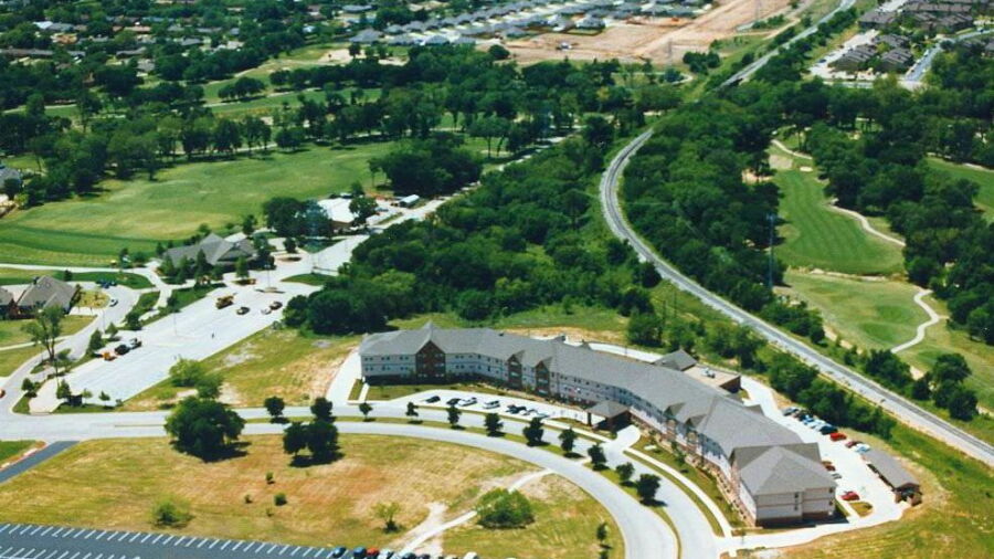 Iron Horse GC: Driving range & clubhouse