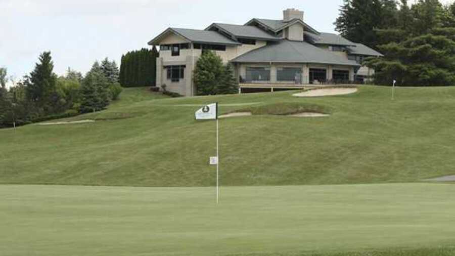 Whispering Pines GC: Clubhouse