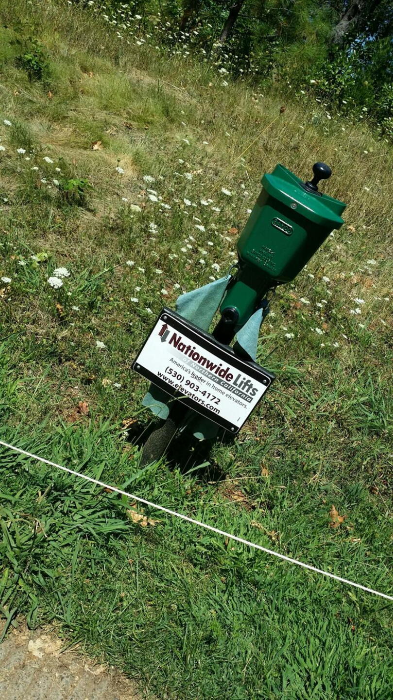 Not too fond of ads on the course... (Photo submitted by brovarnm on 09/10/2017)