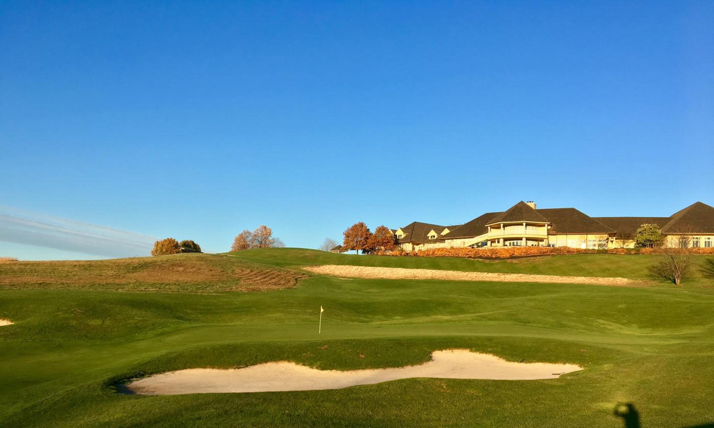 Eighteenth green and clubhouse (Photo submitted by BrandonWebb on 11/09/2018)