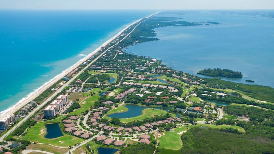 Aquarina CC: Aerial view