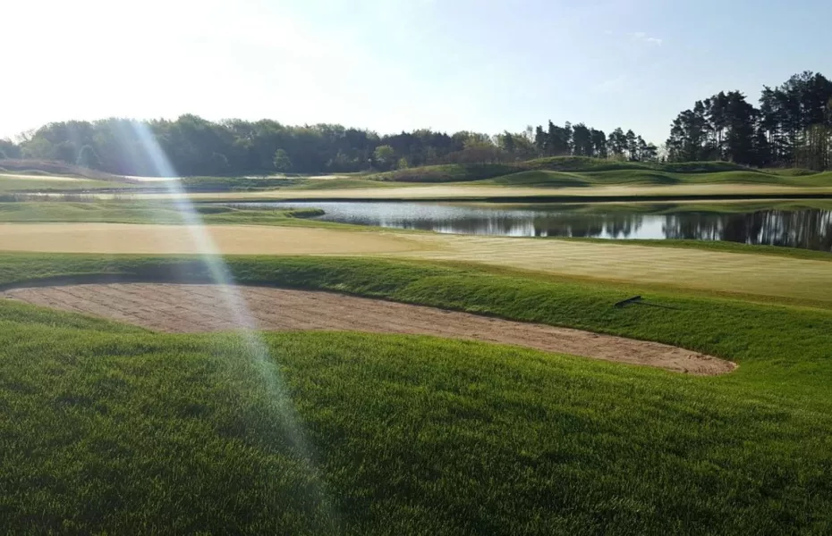 The Ivanhoe Club - Prairie