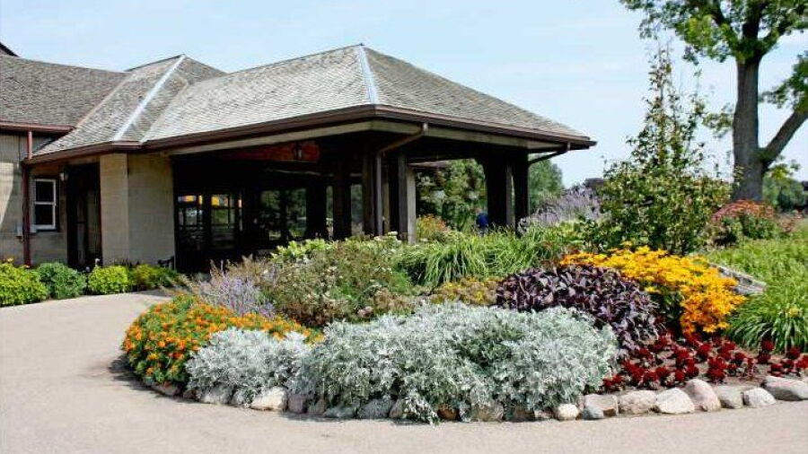Lake Geneva CC: Clubhouse