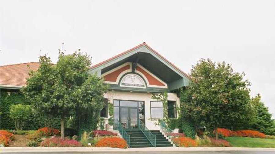 Illinois GC: Clubhouse