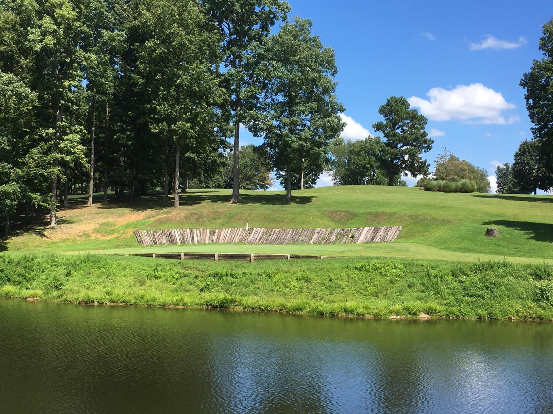 Oak Hills Par-3 #16 (Photo submitted by ShragMagtite on 09/09/2018)