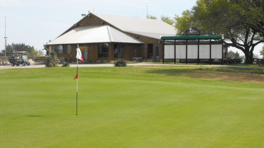 Delaware Springs GC: #18 & clubhouse