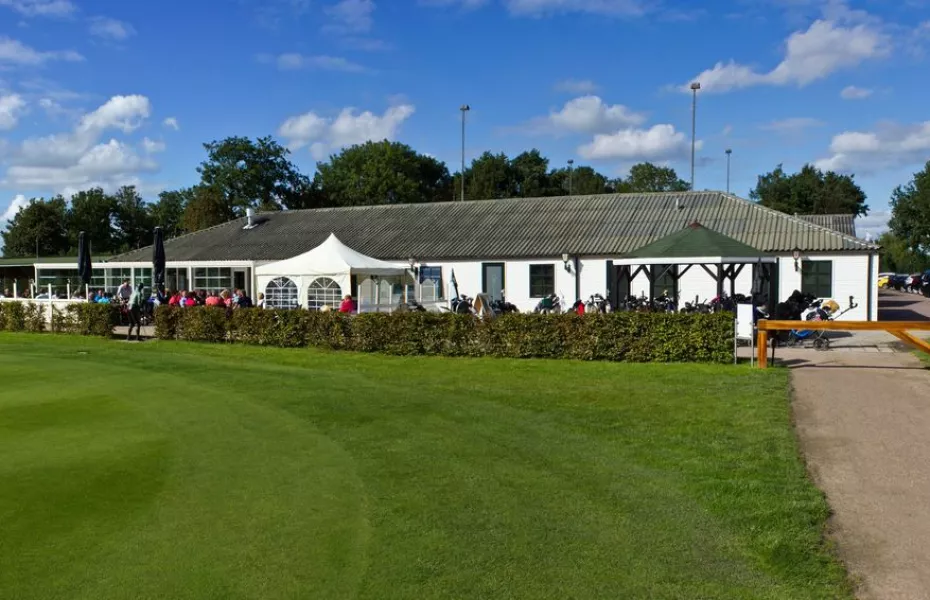De Strijensche GC: Clubhouse & putting green