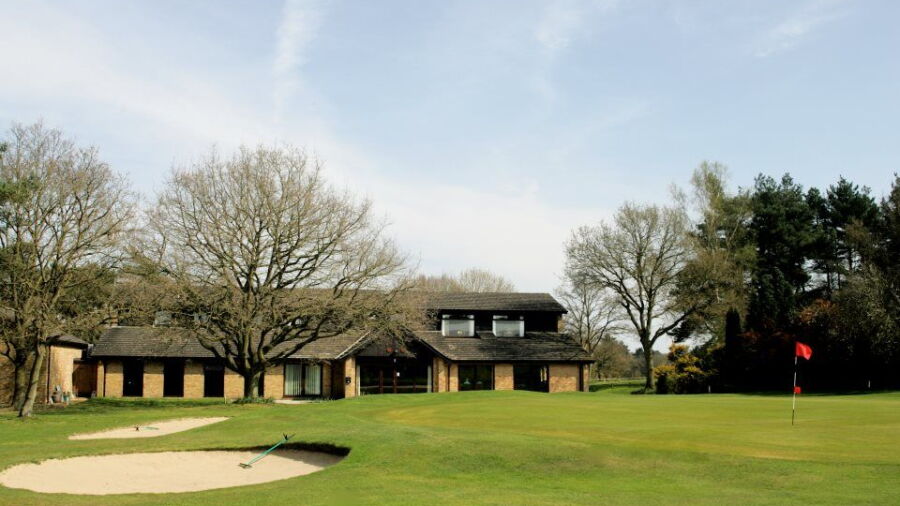 Thetford GC: #18 & clubhouse
