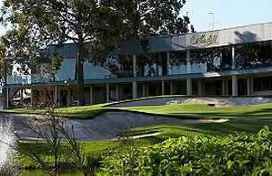 Muirfield GC: $18 & clubhouse