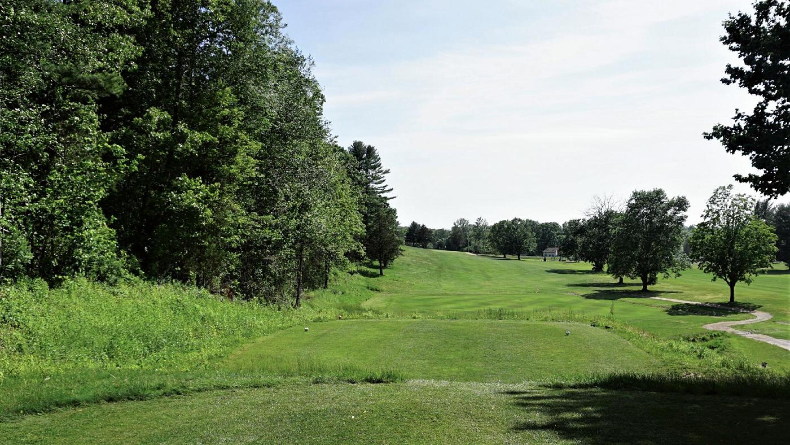 Nine. Par 4, 2. Nice setting for an afternoon drive. (Photo submitted by AptlyLinked on 05/26/2021)