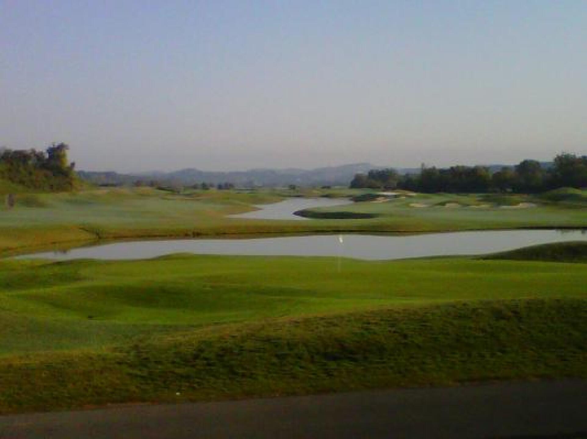Behind the 18th green (Photo submitted by sschrank66 on 10/01/2012)