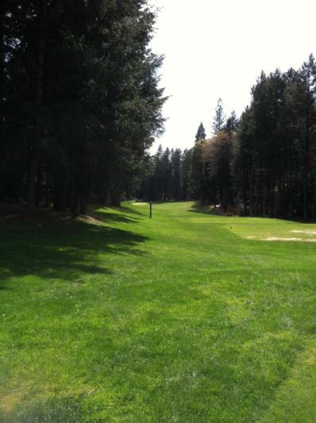 Hole number 2 (Photo submitted by u000001820208 on 03/25/2013)