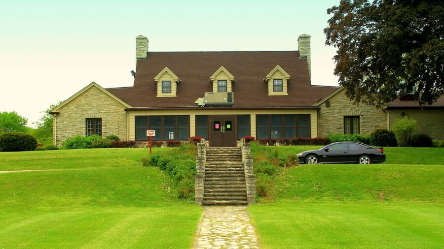Petrifying Springs GC: Clubhouse