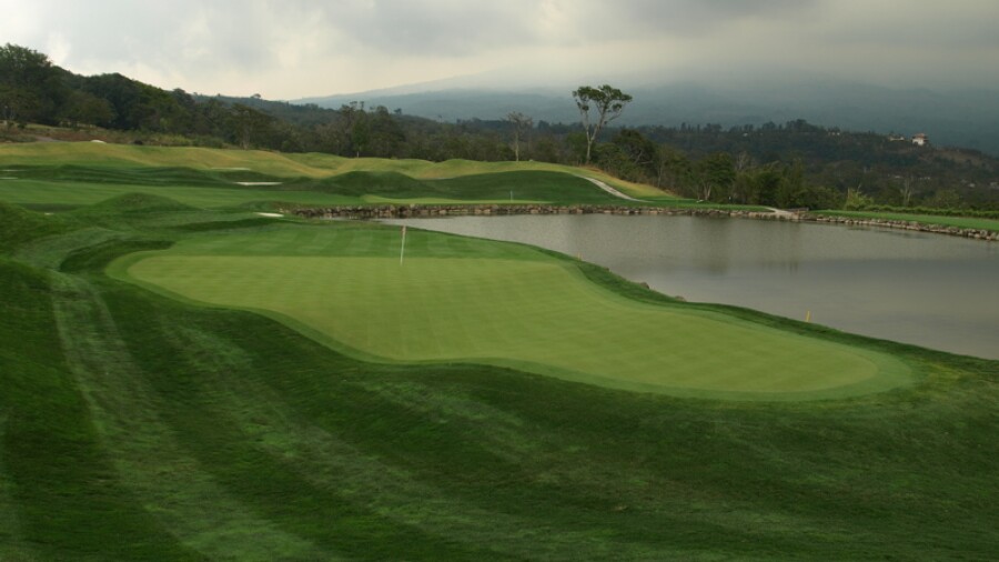 Fuego Maya Golf Course at La Reunion - hole 4