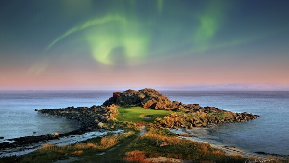 There's spectacularly scenic golf, and then there's Lofoten (Jacob Sjoman)