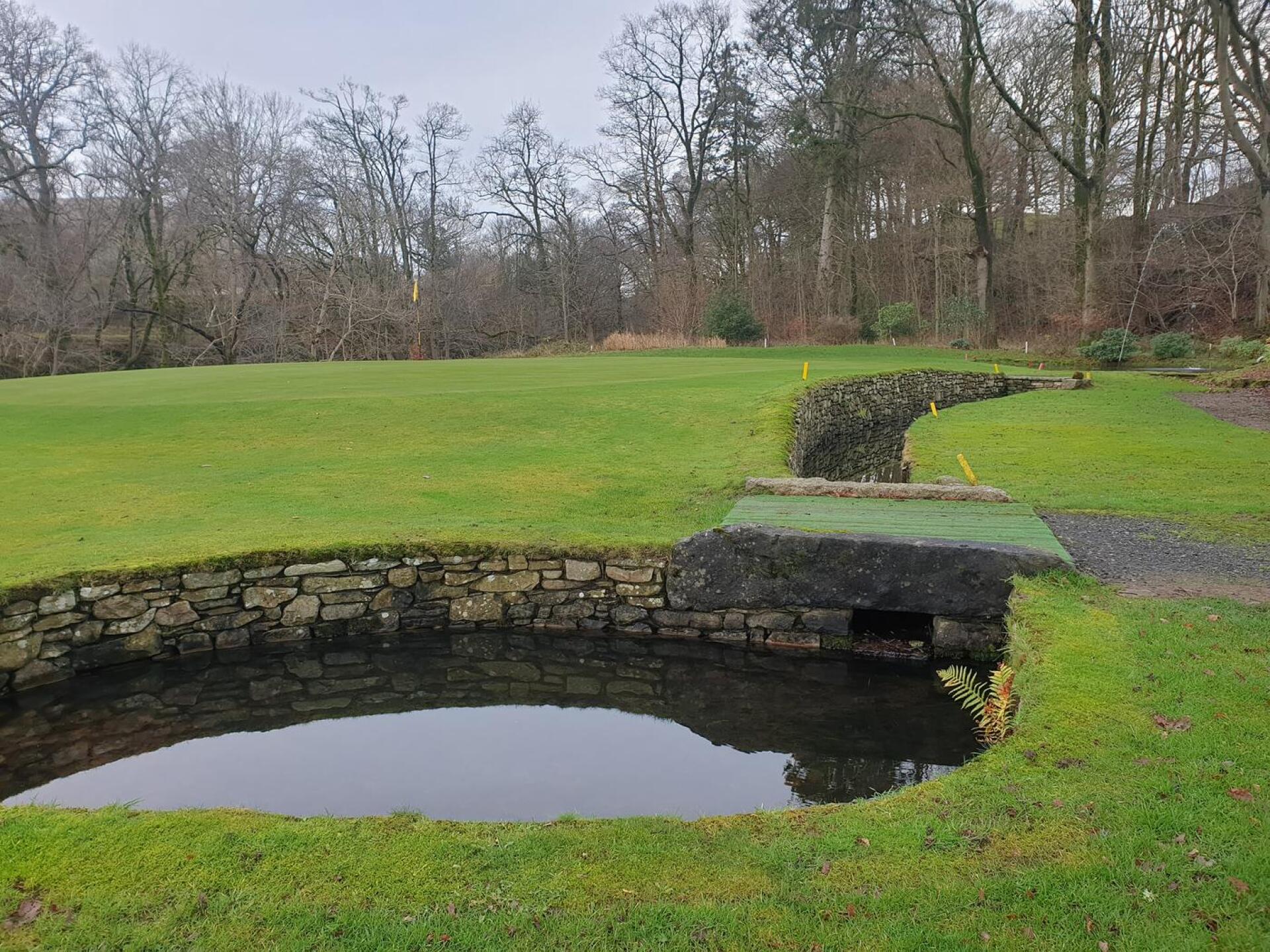 Streams and fountains gaurd the green (Photo submitted by t2121015377 on 12/06/2020)