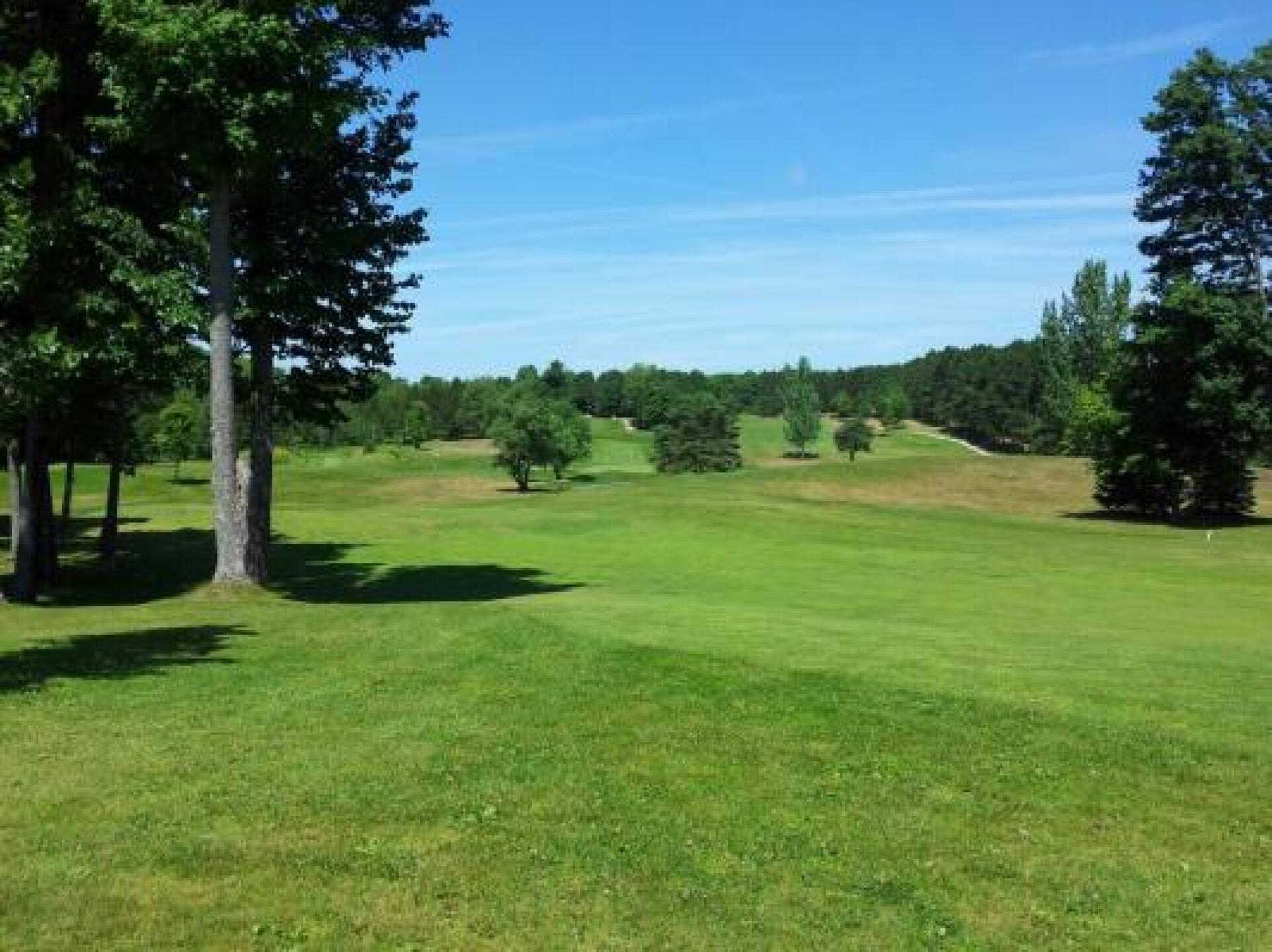 One of the fairly flat fairways! (Photo submitted by ReneNorton on 08/05/2014)