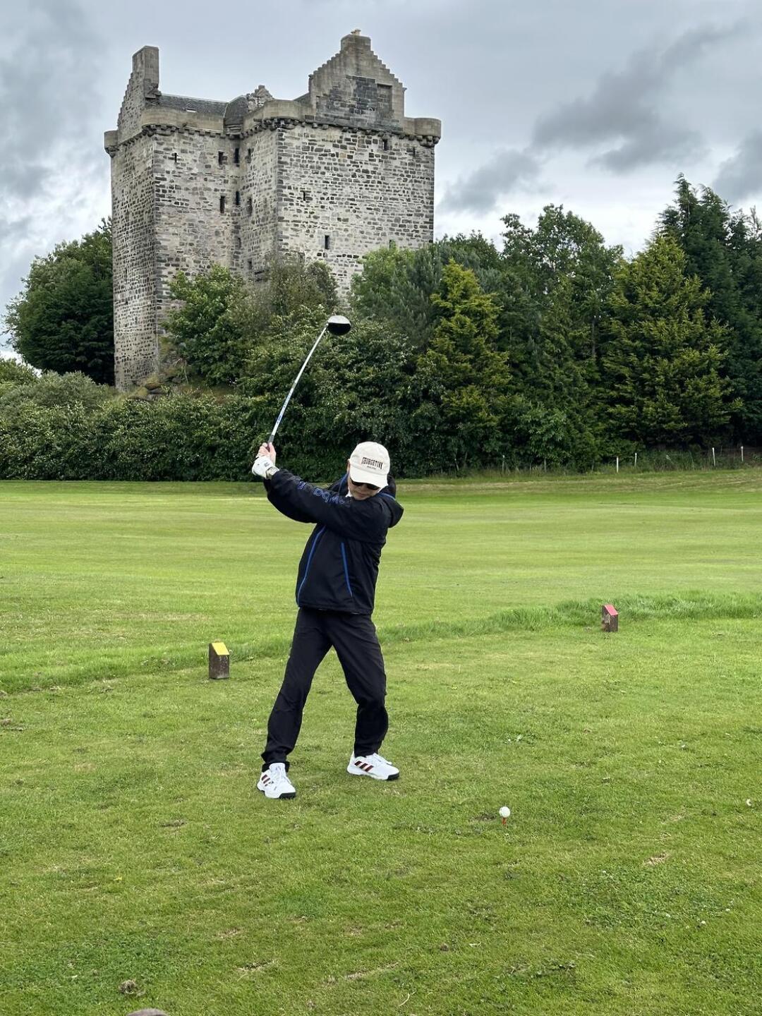 My friend tee shot beside castle and the video my good driver shot as long and straight which ball land on fairway. (Photo submitted by kinthy on 07/03/2024)