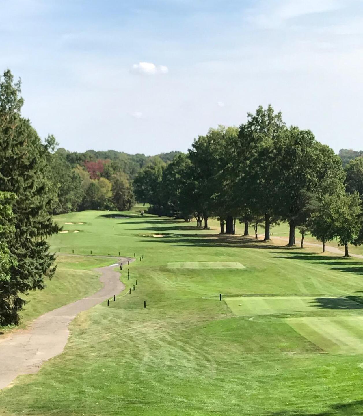 Par 5 eleventh, sand traps make tee shot more interesting. (Photo submitted by carolinadad on 10/01/2017)