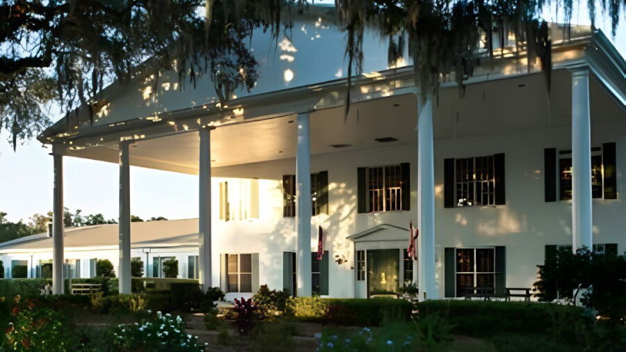 Golden Hills GCC: Clubhouse