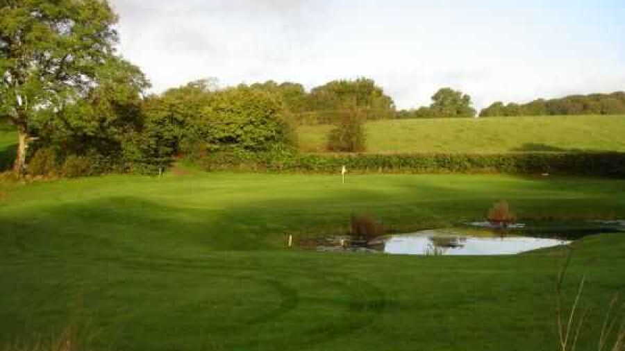 Coed-y-Mwstwr Golf Club: 4th green
