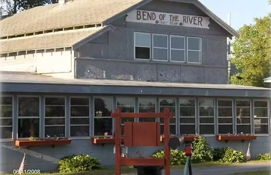 Bend of the River GC: clubhouse