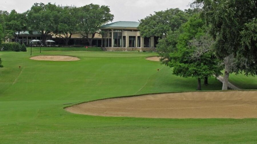 Lakewood CC: #18 & clubhouse