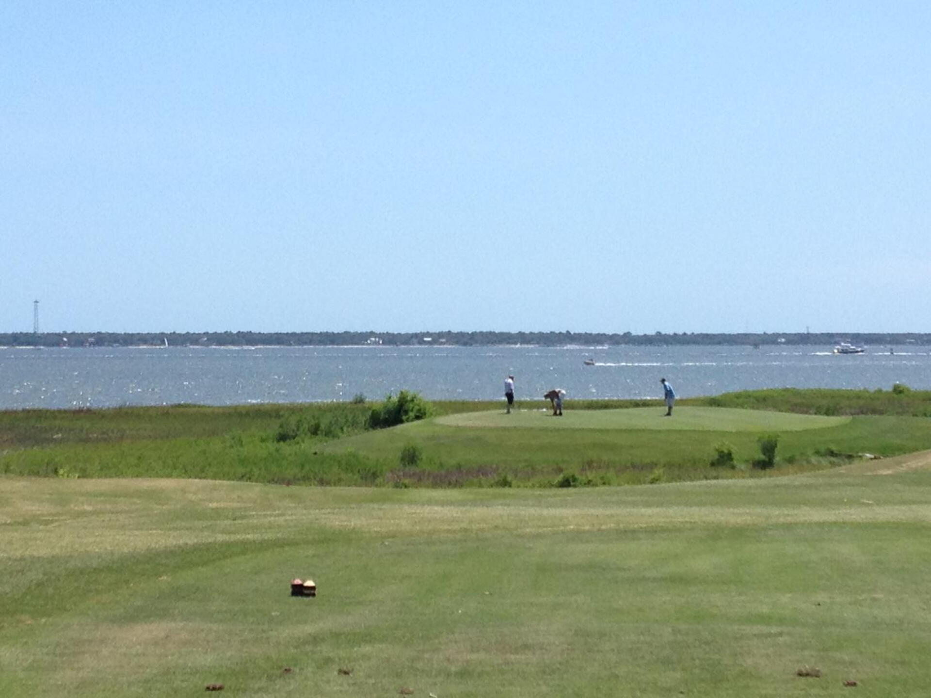 Island green #17 (Photo submitted by SeamusMaccDuff on 06/02/2015)
