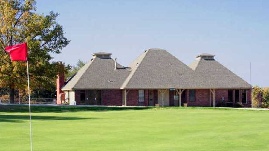River Oaks GC: Clubhouse