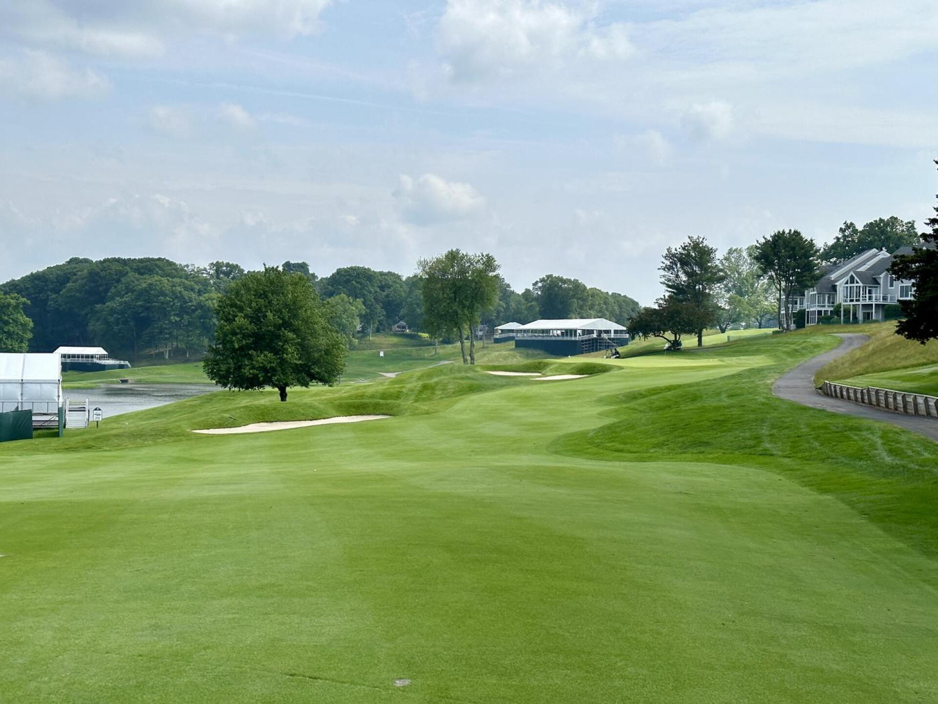 TPC River Highlands, hole 1 (Photo submitted by TimGavrichGP on 11/28/2023)
