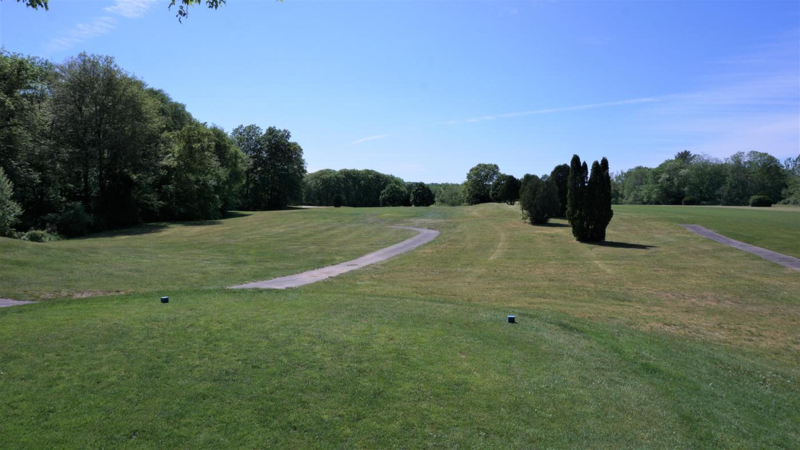 Six. The dogleg-left serves up a nice driving target. (Photo submitted by AptlyLinked on 05/25/2021)