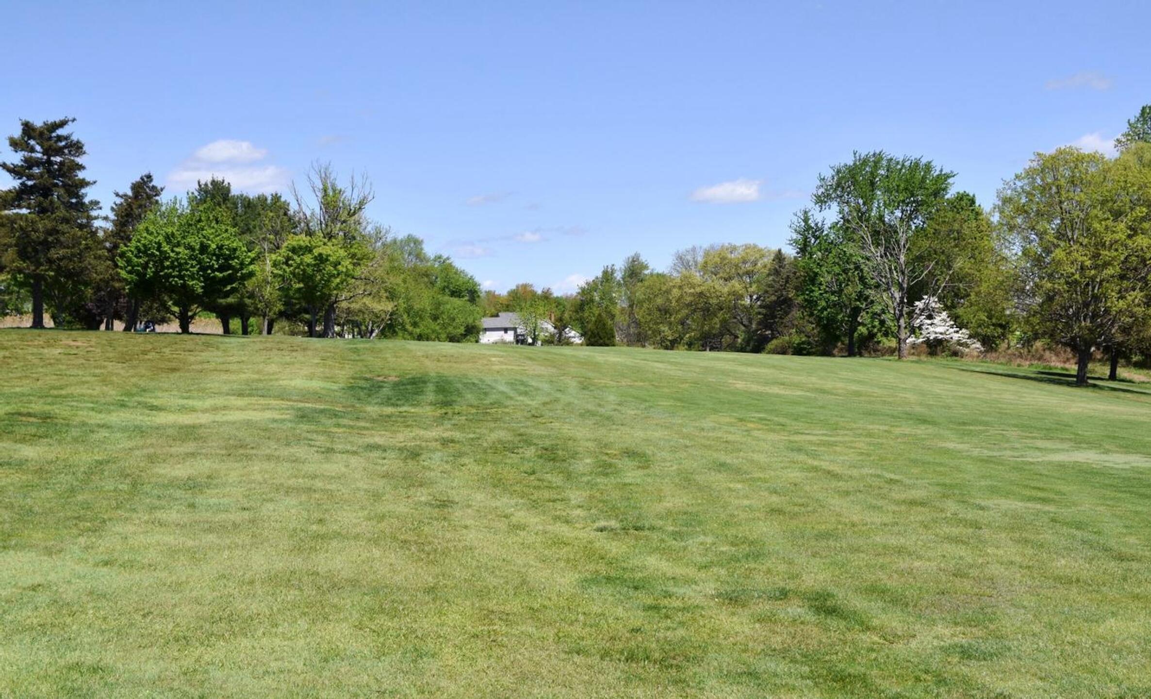 Eight, an uphill par-5, stretches 518 yards. Its fairway tightens (and bounces right) in the landing zone for second shots. (Photo submitted by AptlyLinked on 05/10/2026)