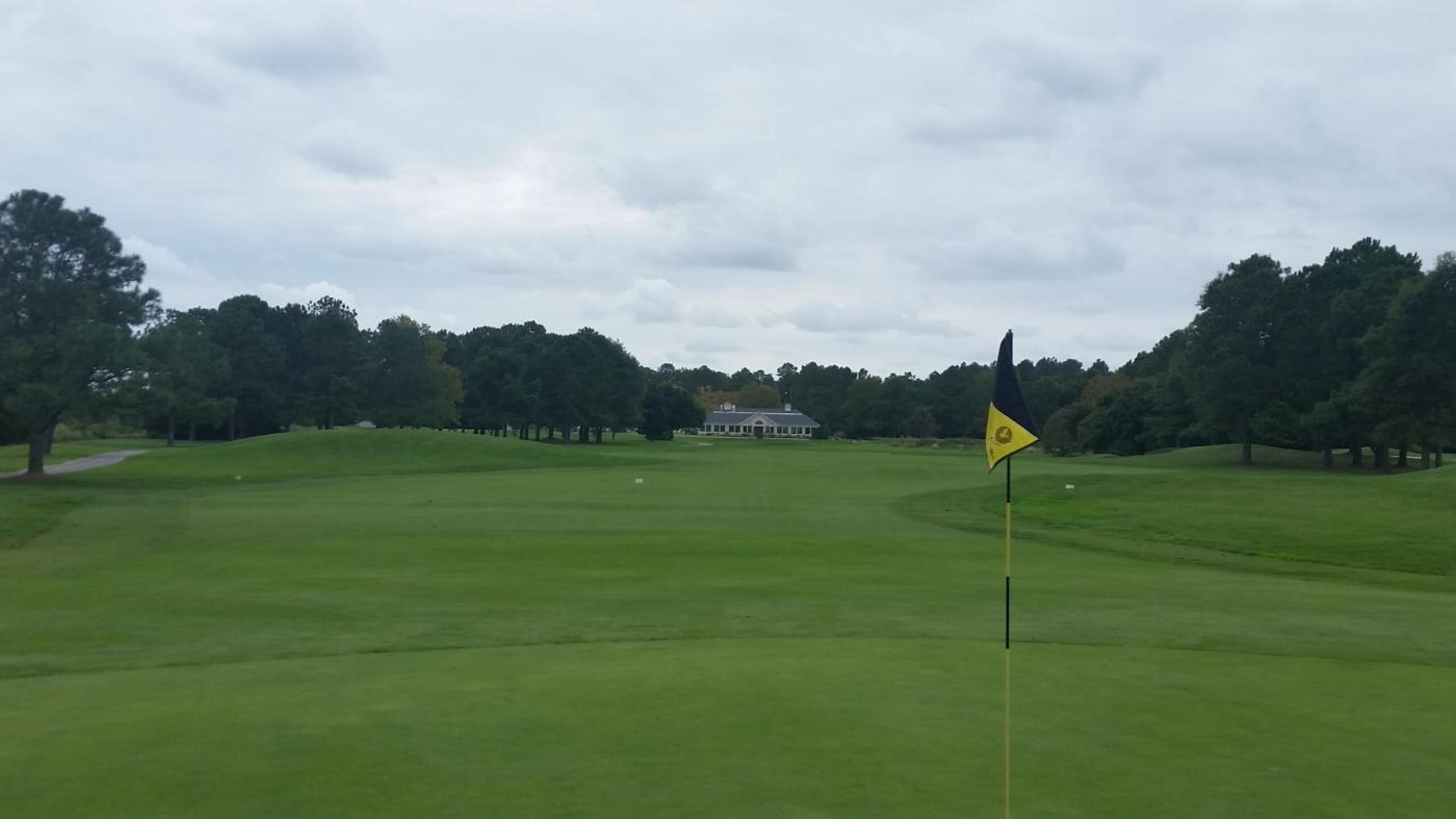 1st hole looking back to clubhouse (Photo submitted by jameshollabaugh on 10/01/2019)