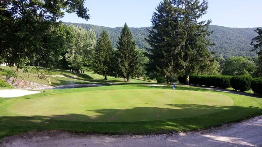 Bluefield Elks CC: Practice area