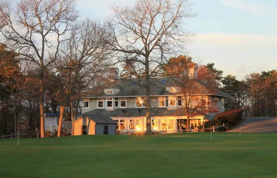 Bayberry Hills GC: Clubhouse
