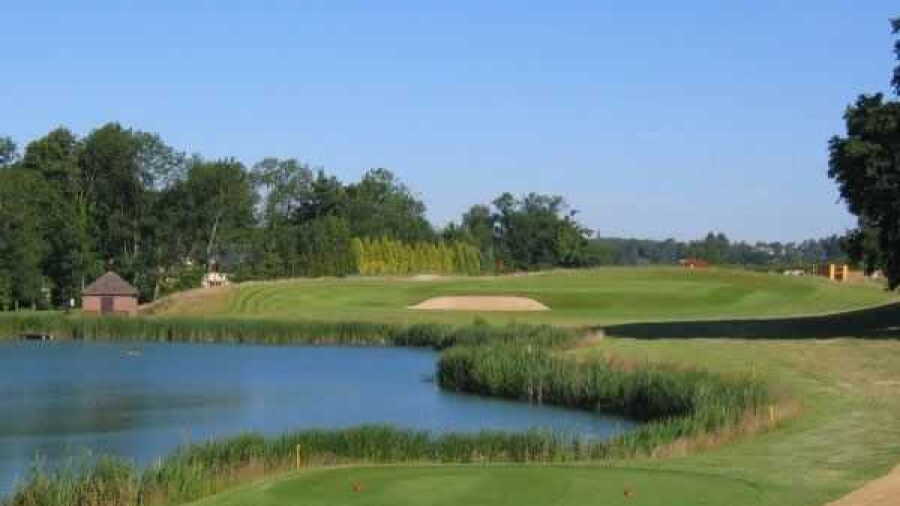 Water hazard at Kilworth Springs