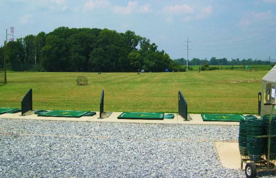 Night Hawk Golf Center: Driving range
