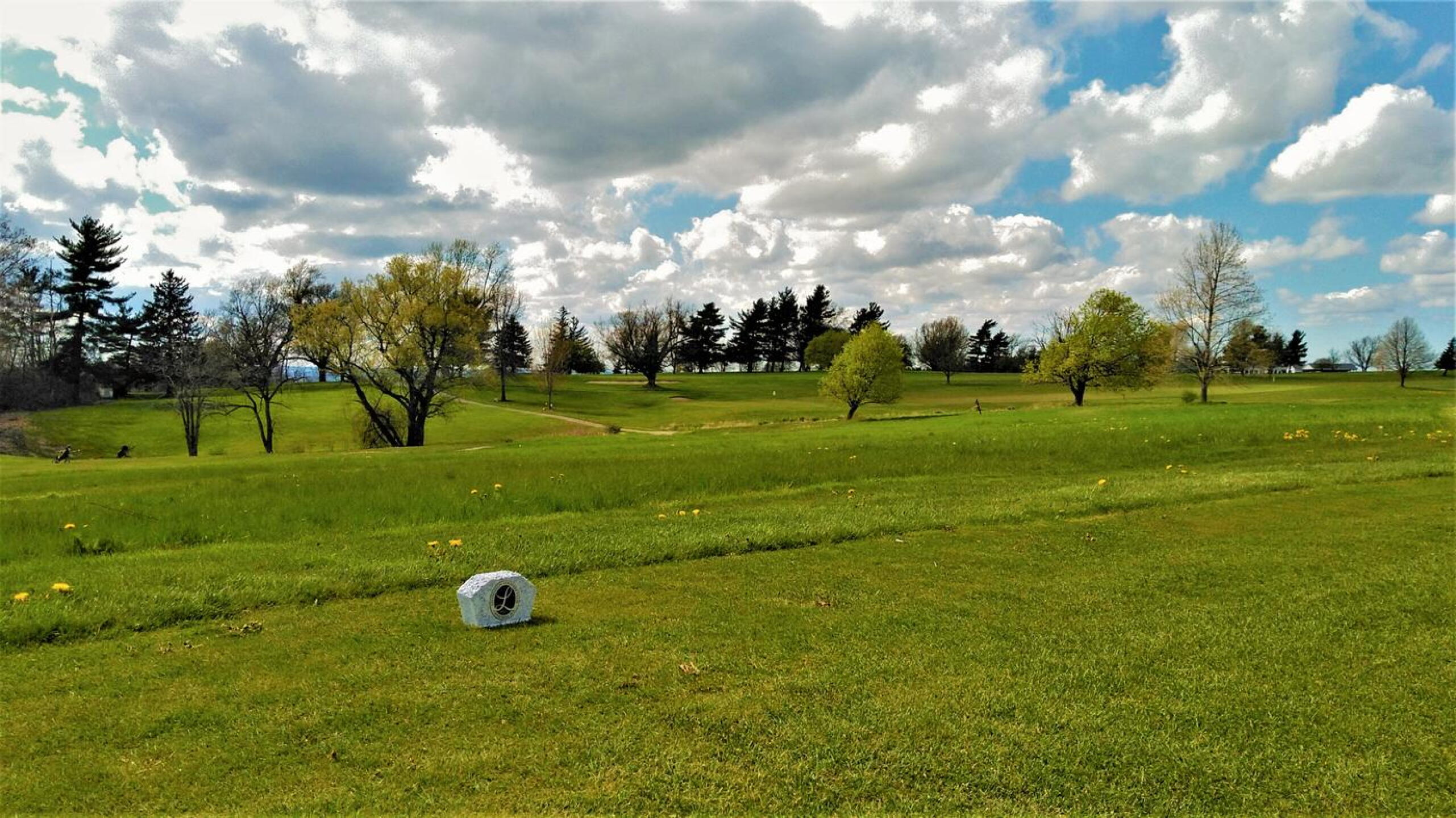 Sixteen tee box (Photo submitted by ZzwAZX3GEs7nLq8gu8DQ on 05/24/2020)