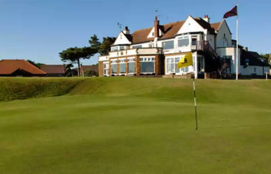 Hunstanton GC: Clubhouse & #18