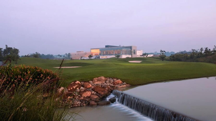 Twin Doves GC: Clubhouse