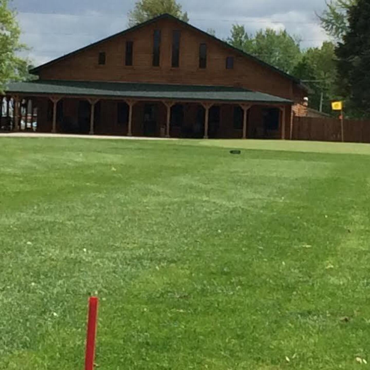 Oakland Acres Clubhouse (Photo submitted by Marshalltowniowa on 05/21/2016)