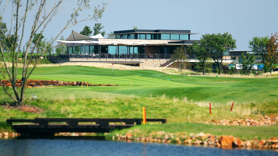 Albatross Golf Resort: Clubhouse
