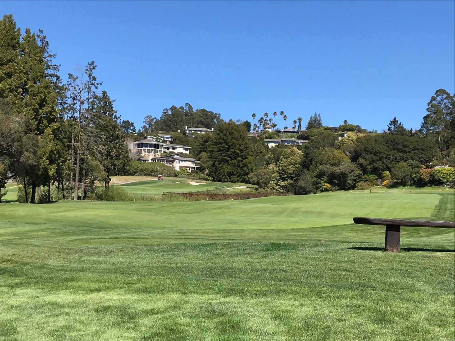 Prob the toughest and longest par 4 under 400 yards (Photo submitted by EFtpVlw5VMJBQcEri4Jw on 09/28/2020)