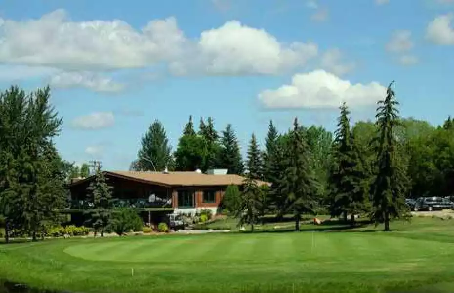 Leduc GCC: Clubhouse & #18
