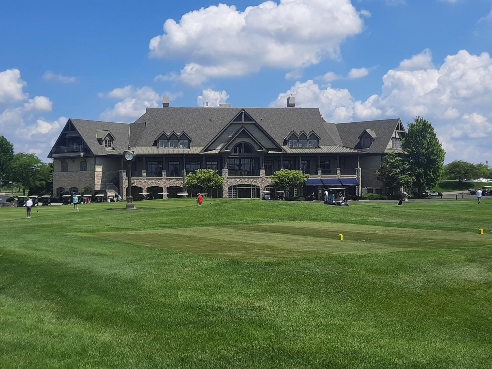 Clubhouse from the 1st tee (Photo submitted by BCHILLN88 on 05/20/2024)
