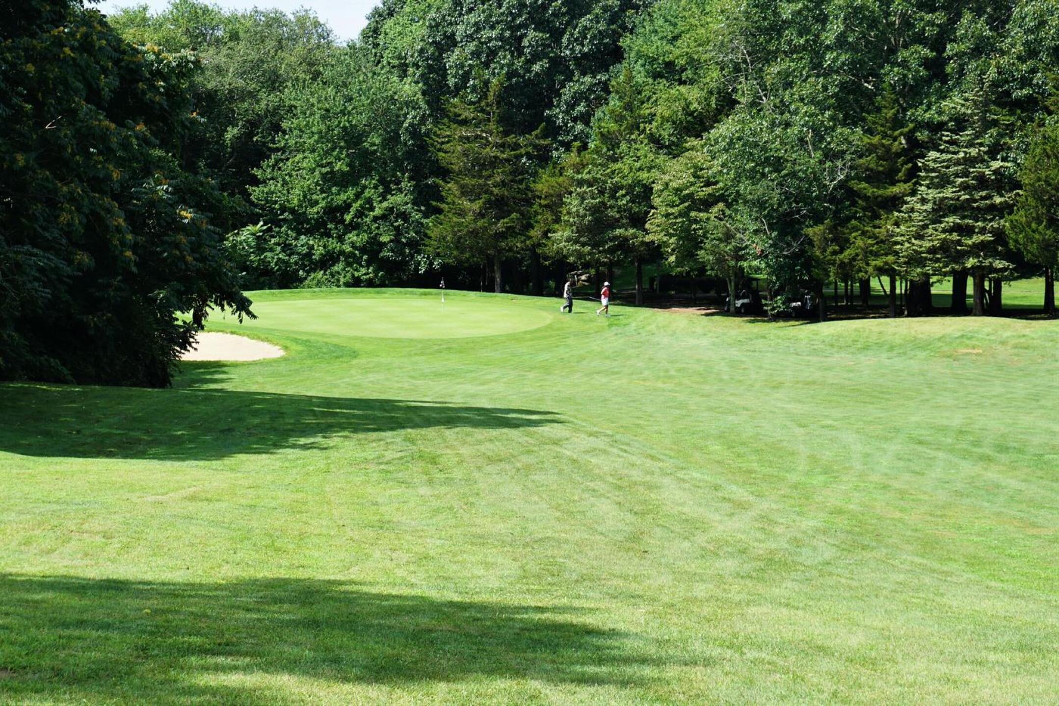 A pleasant par-4 opener still presents a challenge: using the right club to get on in regulation. (Photo submitted by AptlyLinked on 08/19/2021)