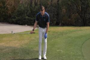Specialty Short Game – One-Handed Pitching