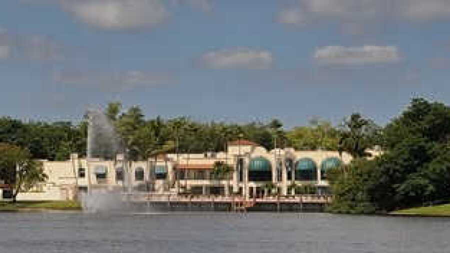 Pine Island Ridge CC: Clubhouse